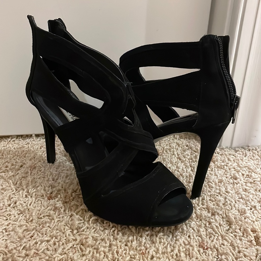 Black Steve Madden pumps